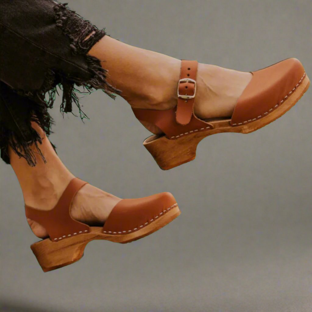 Luna | Women's Comfortable Sandals Closed Toe Ankle Strap Platform Clogs